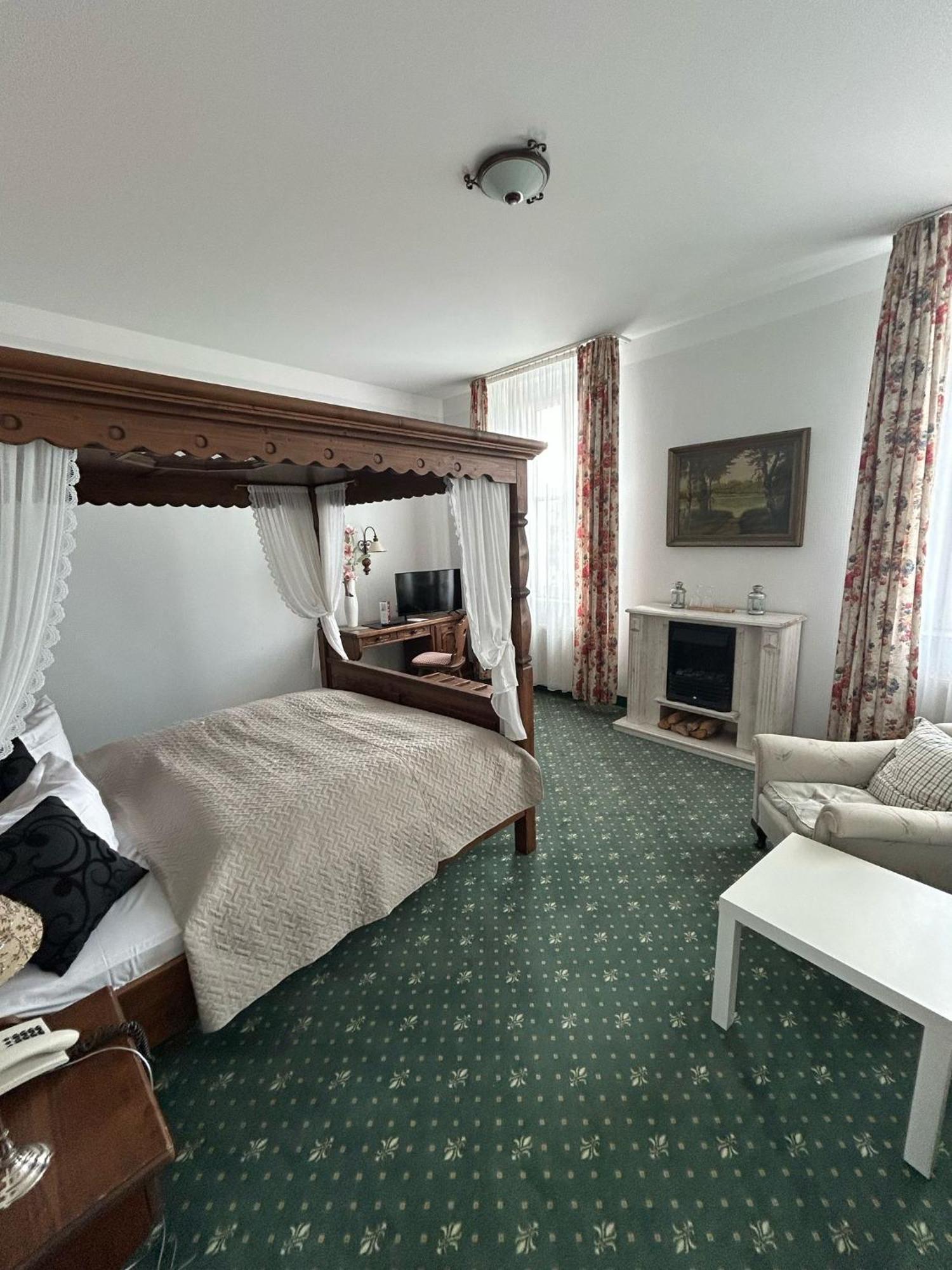 פרנצלאו Hotel Uckermark מראה חיצוני תמונה